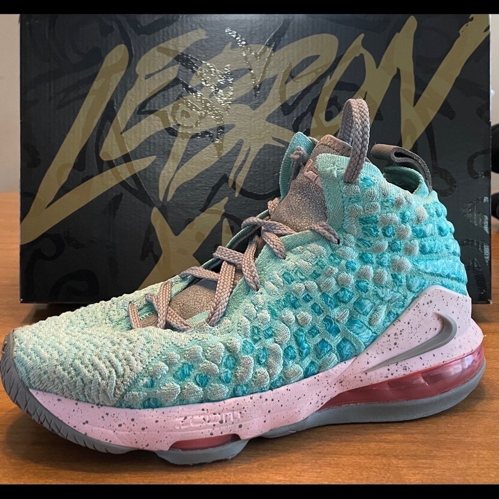 Youth Nike Lebron 17 Basketball Sneakers Size 4.5Y